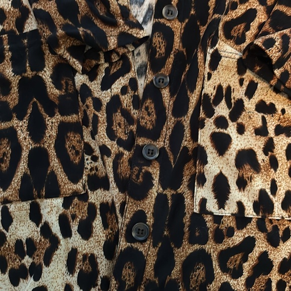 Lightweight Leopard Print Top - Picture 2 of 4